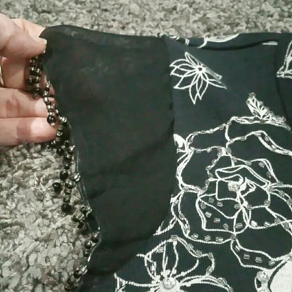 CLEARANCE /Make an offer! Rhinestone beaded Flower Top sz XL - Picture 2 of 5